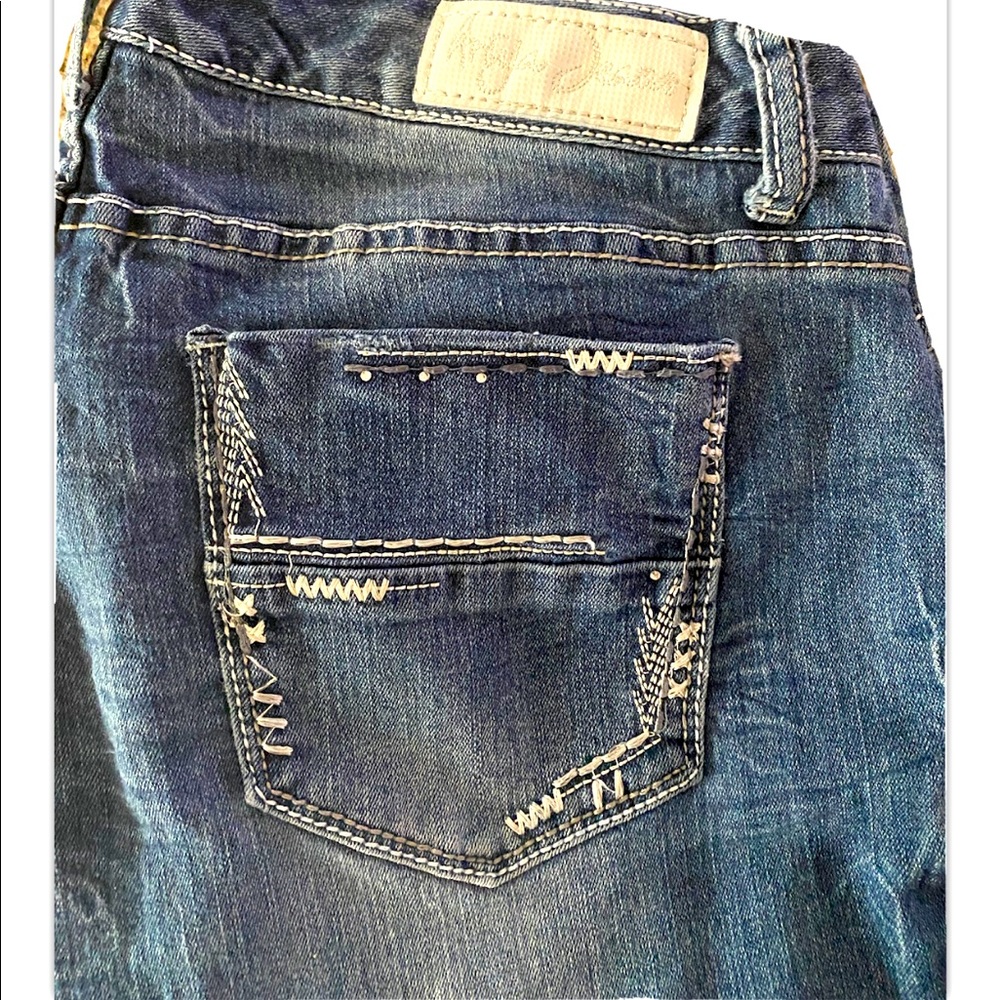 SOLD- 3/$20 Ariya Jeans - Picture 2 of 5